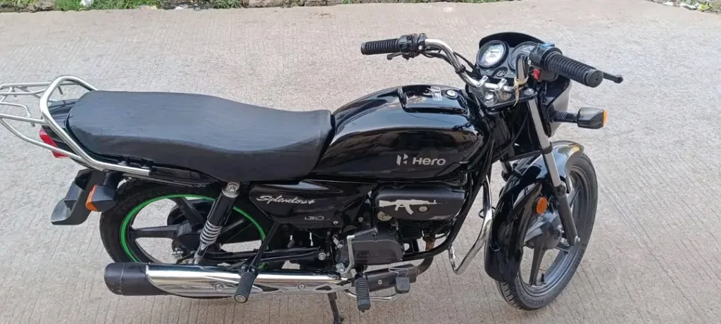 Splendor Plus Classic 125: Hero की इस क्लासिल लुक वाली बाइक ने मचाया उत्पाद, इंजन है इतना दमदार। Splendor Plus Classic 125: Hero की इस क्लासिल लुक वाली बाइक ने मचाया उत्पाद, इंजन है इतना दमदार।