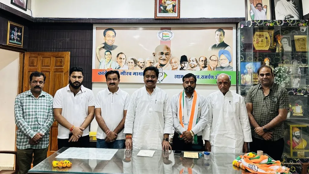 Politics News: मुलताई भाजयुमो को लगा झटका, भूतपूर्व युवामोर्चा महामंत्री ने सेकड़ो कार्यकर्ताओ के साथ ज्वाइन की कांग्रेस पार्टी। 1 Politics News (1)
