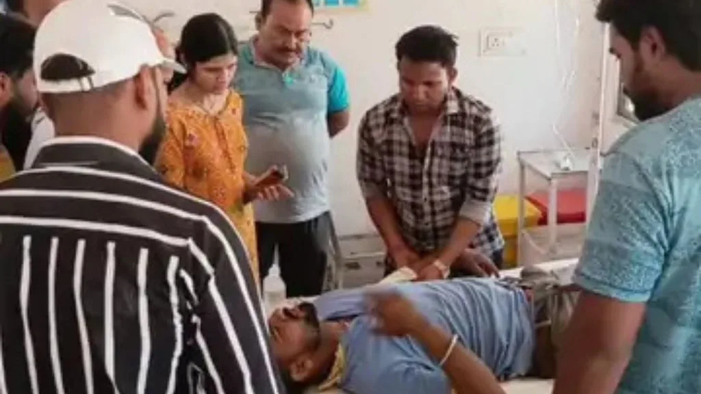 Road Accident: हाइवे 69 पर बाइक सवार को कंटेनर ने मारी टक्कर, 1 युवक की मौत एक घायल। 1 Road accident (1)