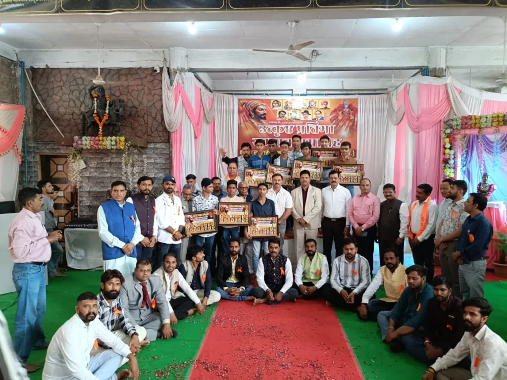 इंदौर में आयोजित कुनबी समाज का उत्कृष्ठ प्रतिभा सम्मान समारोह में युवाओं को किया प्रोत्साहित।
