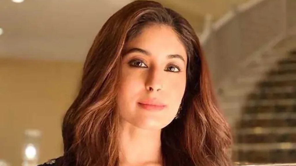 kritika kamra hot (1)