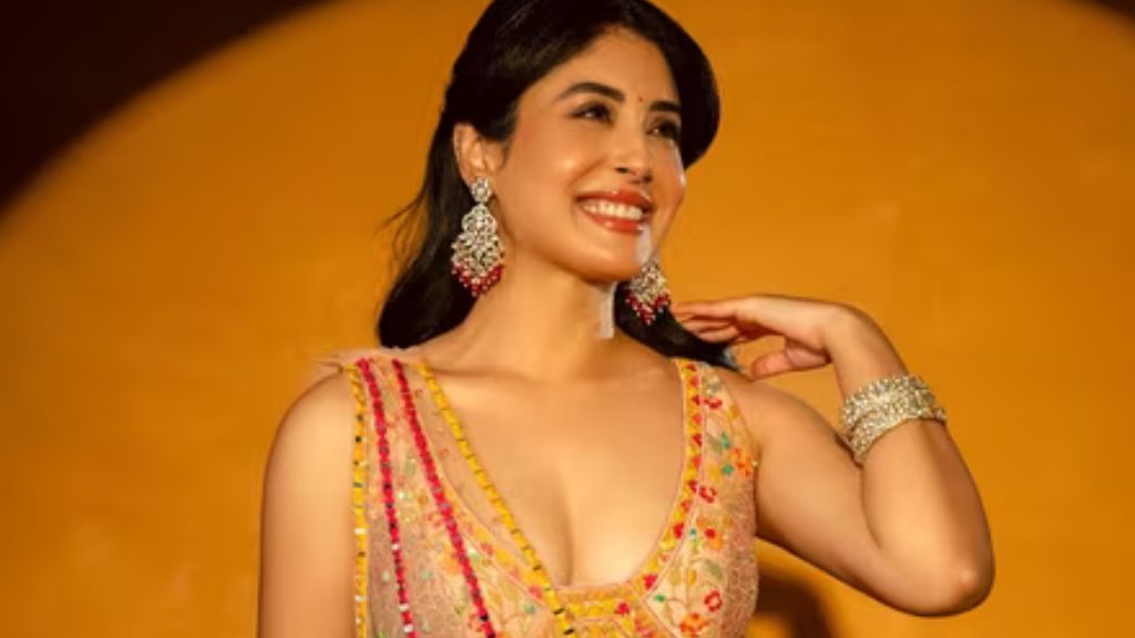 kritika kamra net worth (1)