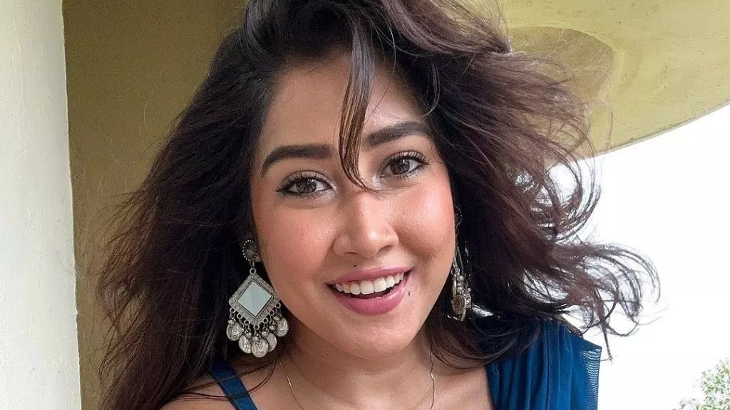 Sofia Ansari monthly income