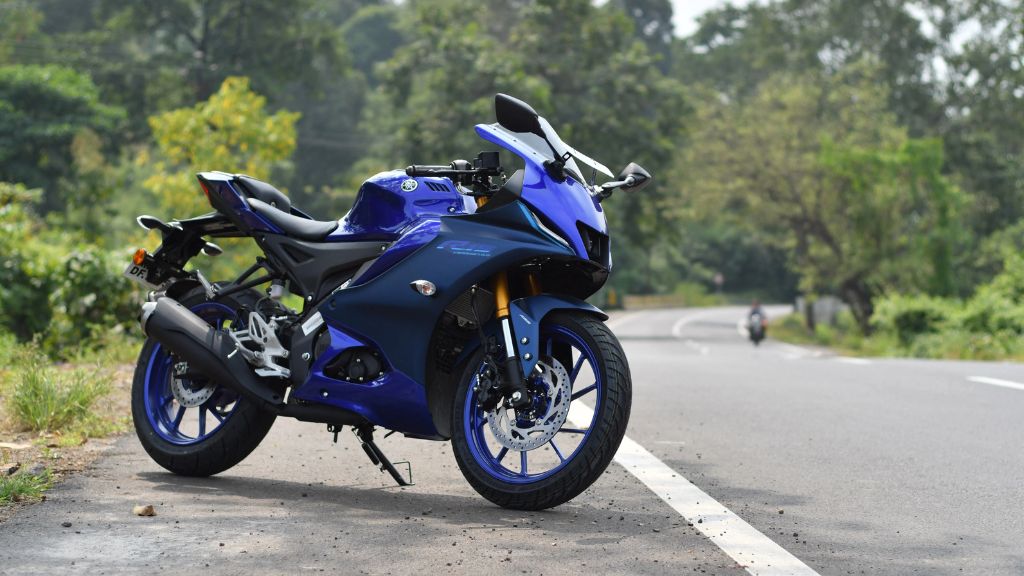 Yamaha R15 V4 price